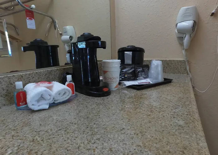 Econo Lodge Inn & Suites Downtown Northeast Near Fort Sam Houston